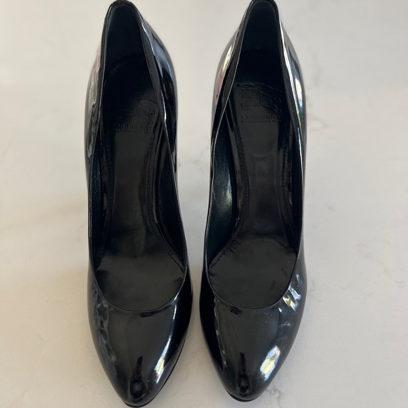 Black Patent Burberry Pumps size 39 - Picture 5 of 9